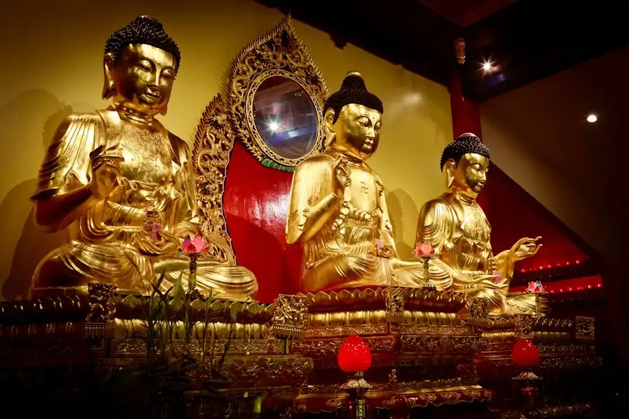 Ülkelere göre Budizm çeşitleri içinde Mahayana Budizmi tapınağı fotoğrafı