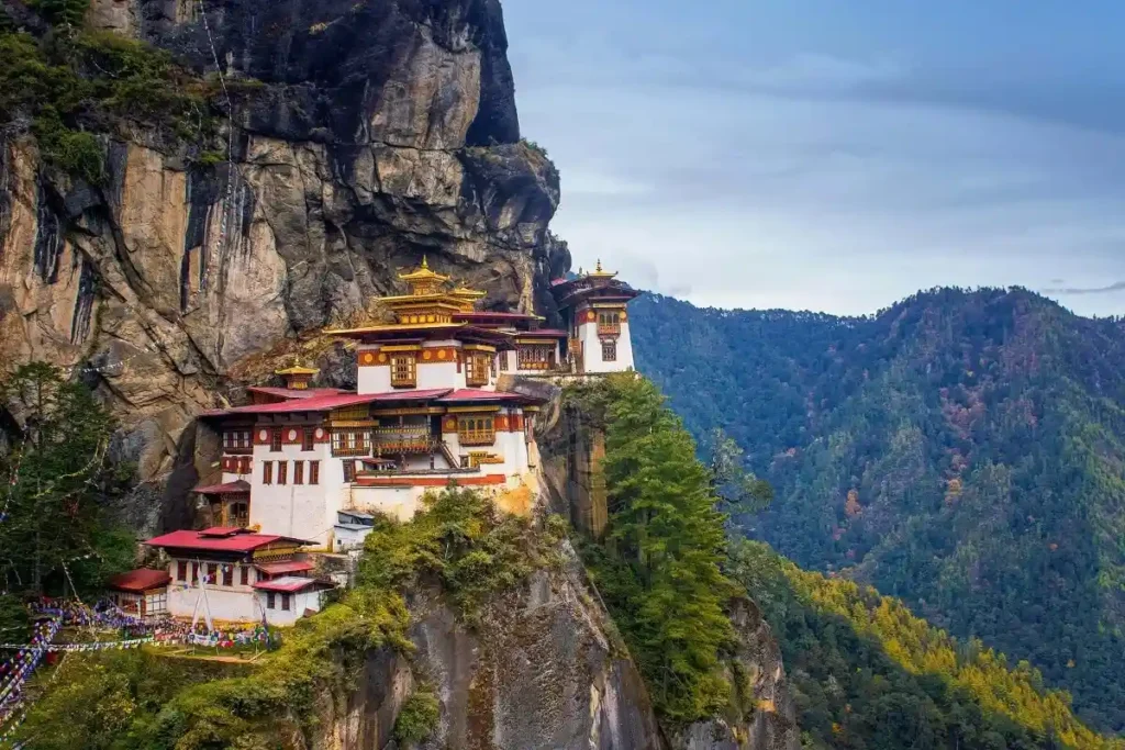 Bhutan’daki Kaplan Yuvası Manastırı, ünlü Budist tapınakları arasında yer alır