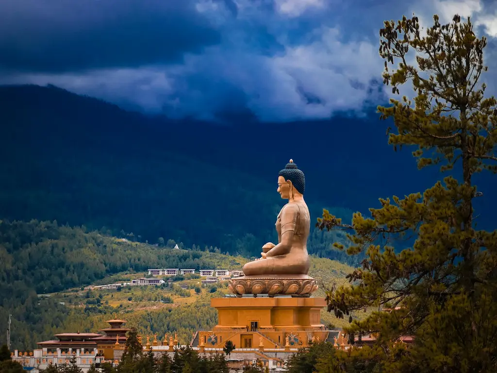 Budistler neden bağlanmaktan kaçar konusunu anlatan Buda Dordenma heykeli Bhutan