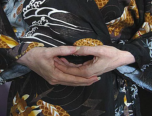 Dhyāna mudra yapan meditasyon halinde Buda heykeli