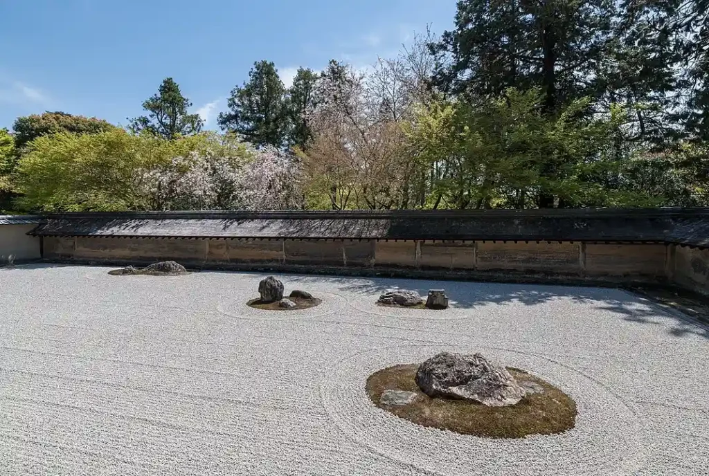 Kyoto’daki Ryōan-ji Zen Budizmi Bahçesi, 16. yüzyıldan ünlü Japon kaya bahçesi