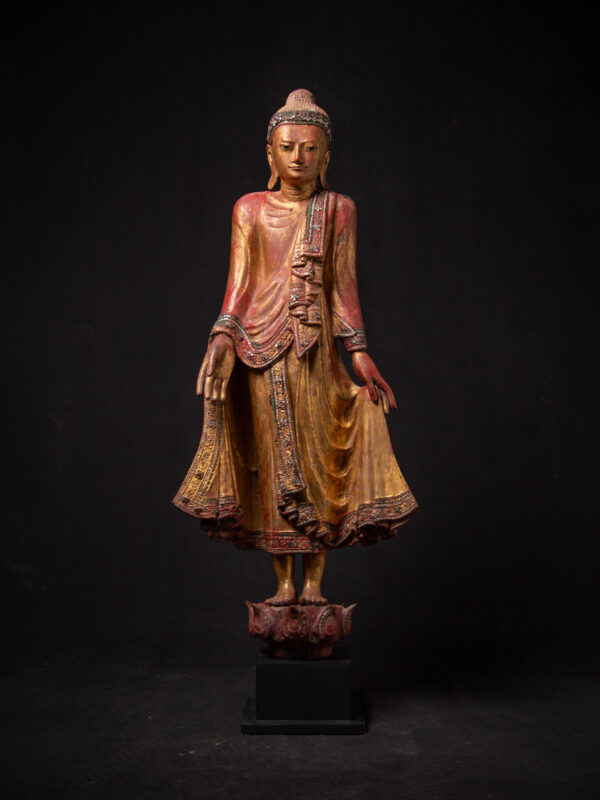Antik ahşap Burma Mandalay Buda heykeli 24 ayar altın yaldızlı, gömme göz detaylı, 19. yüzyıl Myanmar eseri