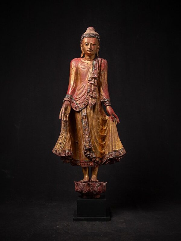 Antik ahşap Burma Mandalay Buda heykeli 24 ayar altın yaldızlı, gömme göz detaylı, 19. yüzyıl Myanmar eseri