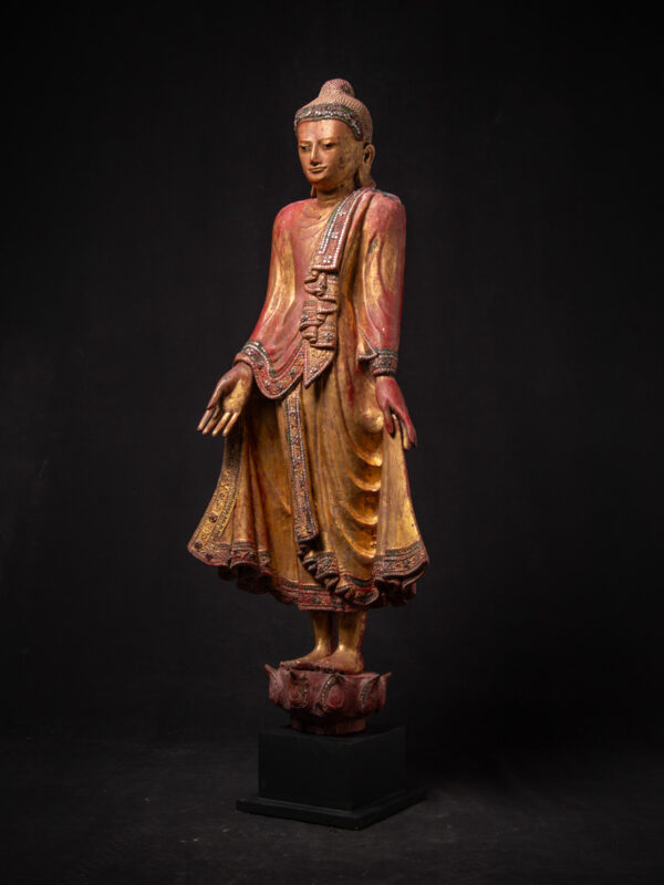 Antik ahşap Burma Mandalay Buda heykeli 24 ayar altın yaldızlı, gömme göz detaylı, 19. yüzyıl Myanmar eseri