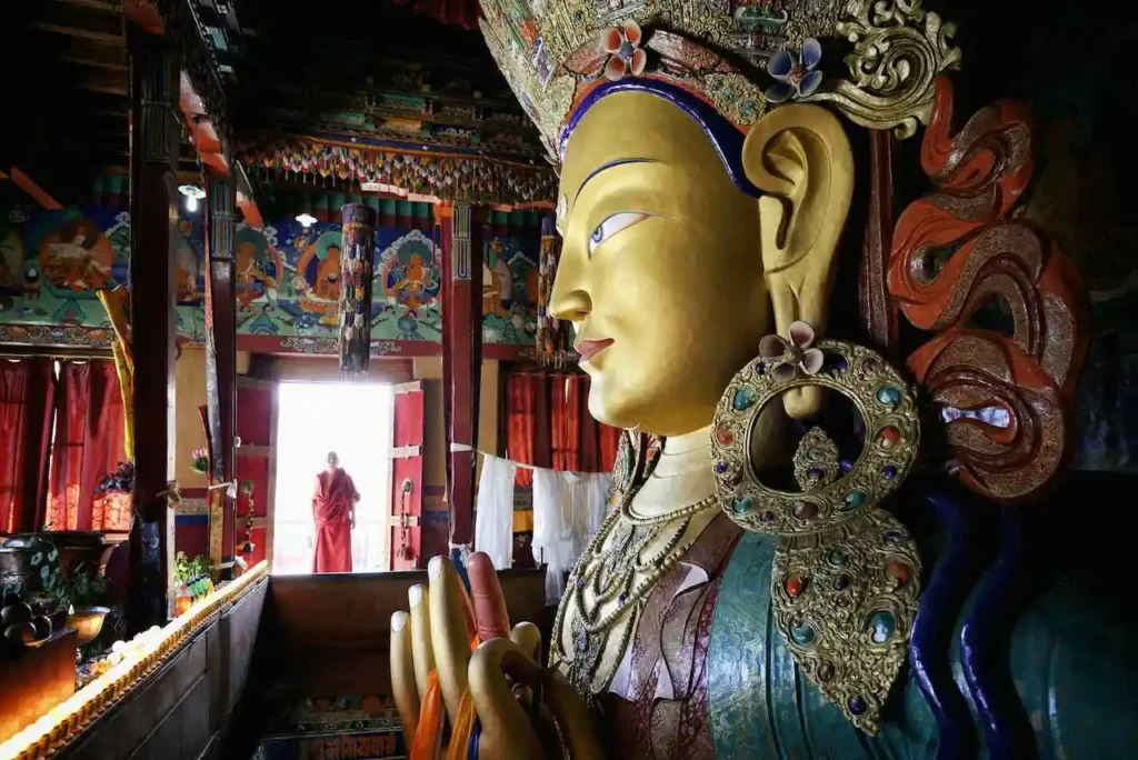 Buda heykeli, aydınlanmış Siddhartha Gautama figürü