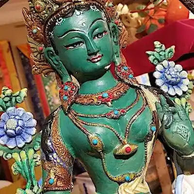 Koruyucu Yeşil Tara heykeli, şefkat ve kurtuluş simgesi