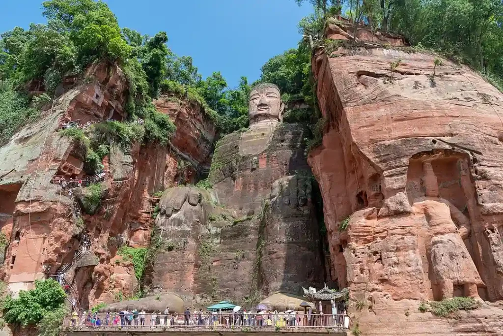 Sichuan, Çin’deki 71 metre yüksekliğinde Leshan Büyük Buda Heykeli, UNESCO Dünya Mirası