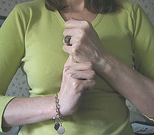 Vajra mudra yapan bilgelik ve güç sembolü Buda heykeli
