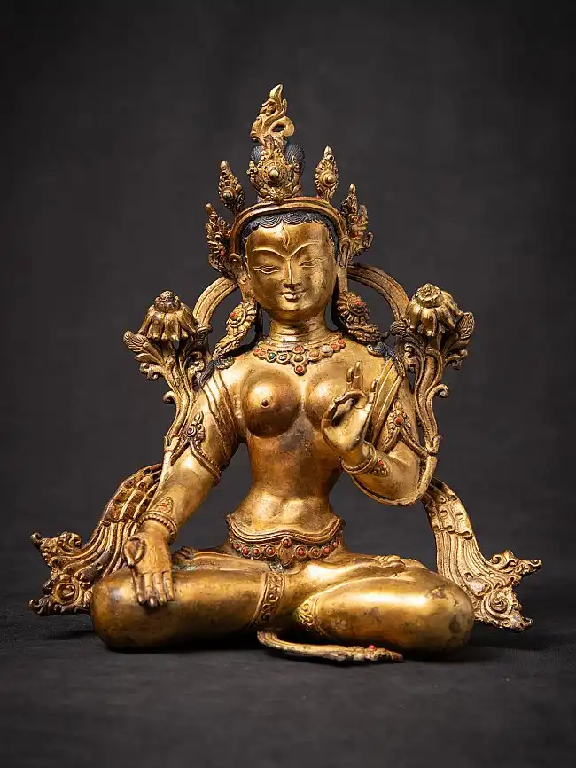 Vitarka mudra yapan tartışma ve öğretim sembolü Buda heykeli