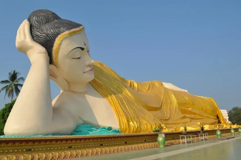 Bago, Myanmar’da yer alan Mya Tha Lyaung yatan Buda heykeli, en büyük yatan Buda heykelleri arasında
