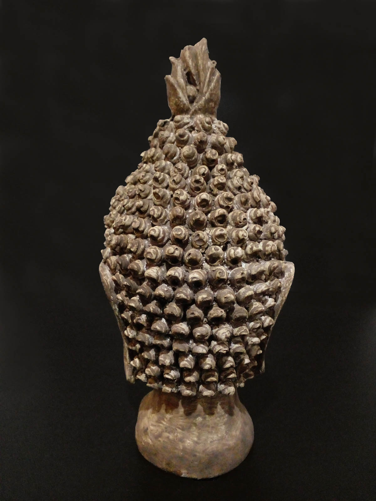 Kahverengi Buda Başı Heykeli - Arkadan görünüm