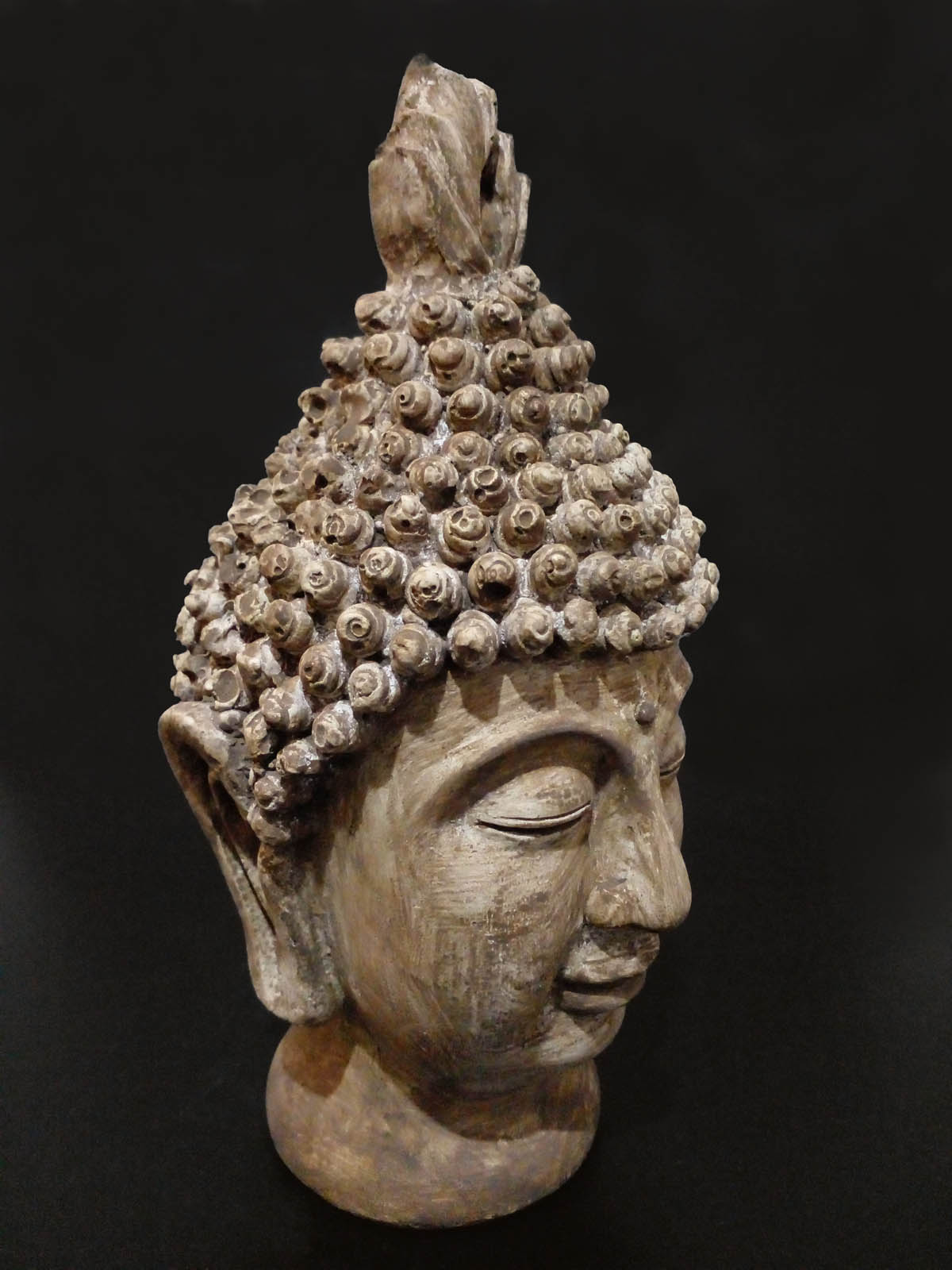 Kahverengi Buda Başı Heykeli - Sağ önden görünüm