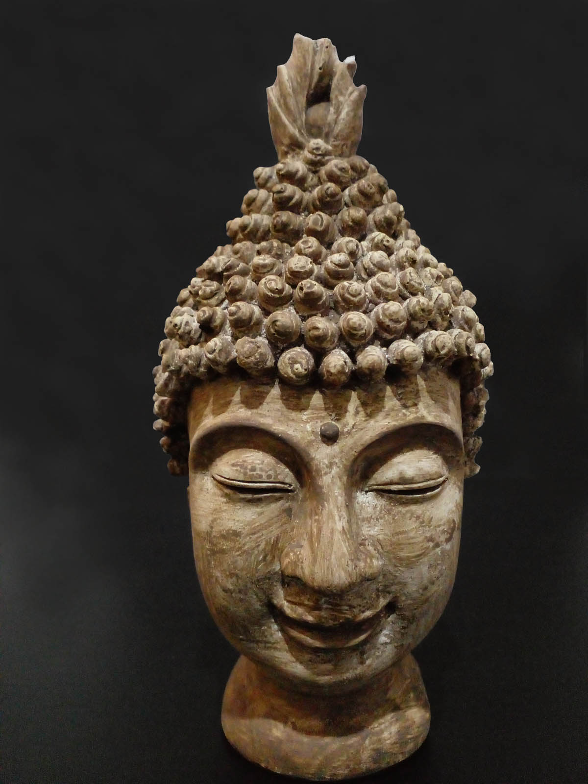 Kahverengi Buda Başı Heykeli - Önden görünüm