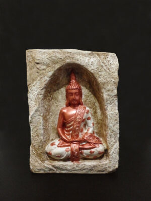 Mağara içinde oturan krem Buda mumluk, el boyama taş tozu dekoratif Buda heykeli, iki tealight mumluklu - vitrin görünüm