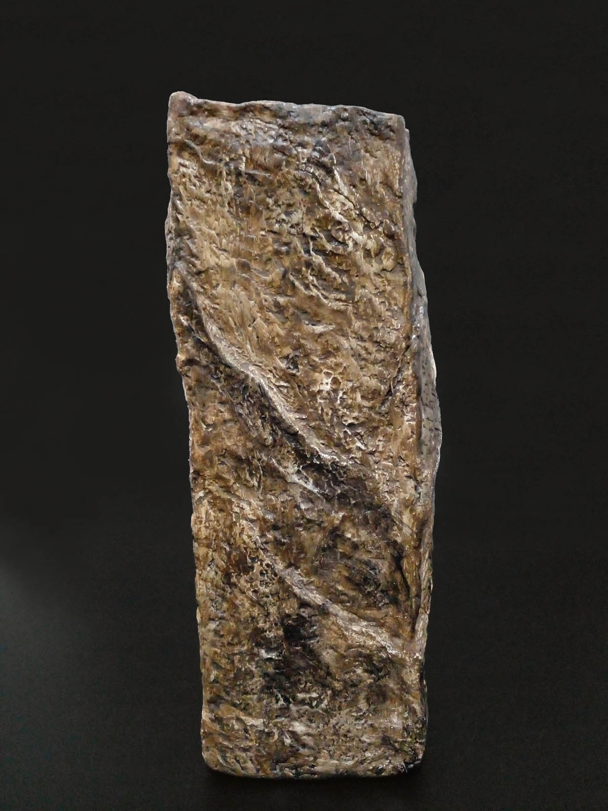 Kahverengi mağara içinde altın-siyah Buda mumluk, el boyama taş tozu dekoratif Buda heykeli, iki tealight mumluklu - sağdan görünüm