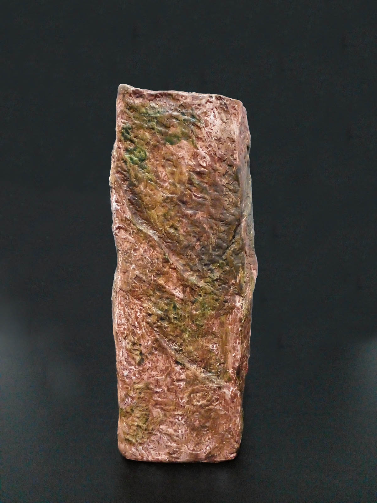 Kahverengi-yeşil mağara içinde kırmızı-yeşil Buda mumluk, el boyama taş tozu dekoratif Buda heykeli, iki tealight mumluklu - sağ görünüm