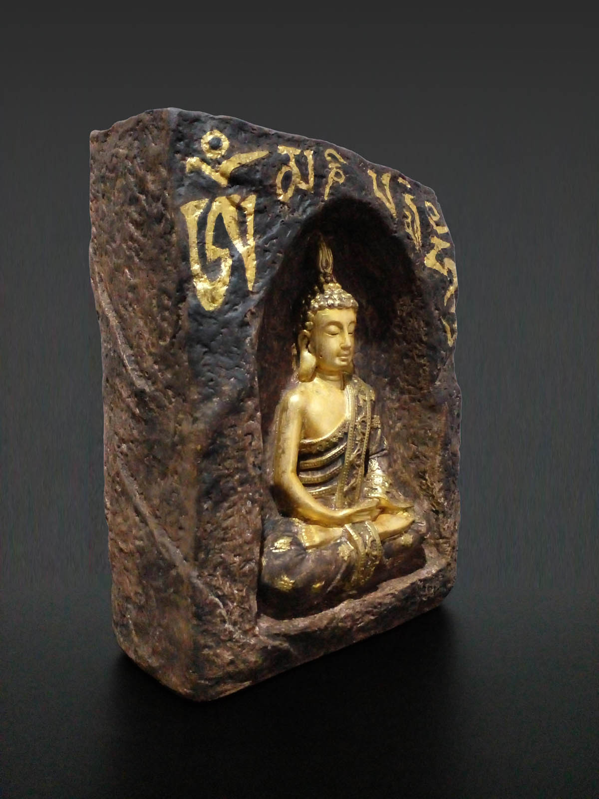 Om Mani Padme Hum Mantralı Buda mumluk, el boyama taş tozu dekoratif Buda heykeli, iki tealight mumluklu - sağ önden görünüm