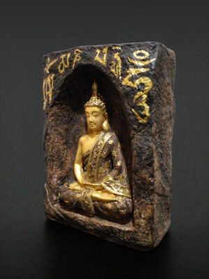 Om Mani Padme Hum Mantralı Buda mumluk, el boyama taş tozu dekoratif Buda heykeli, iki tealight mumluklu - Sol önden görünüm