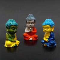 Yan yana dizilmiş 3 küçük Buda heykeli ikon görseli, küçük buda setleri.